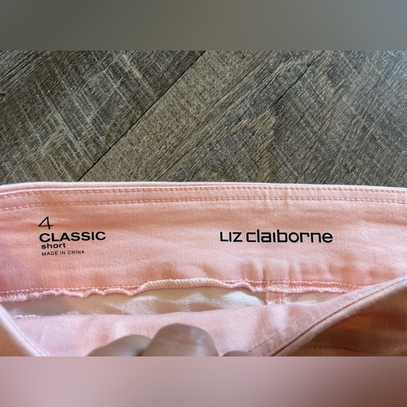 Liz Claiborne Classic Shorts Flat Front Side Slits Super Stretch Pink Size 4 - Picture 3 of 6